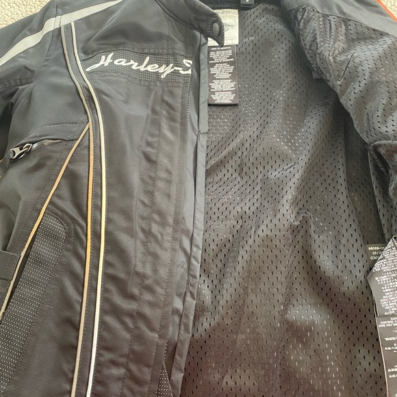 Womens Harley Davidson lighter weight motorcycle jacket - Picture 3 of 6